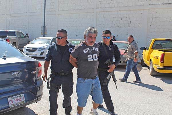 Molesta briago en zona residencial
