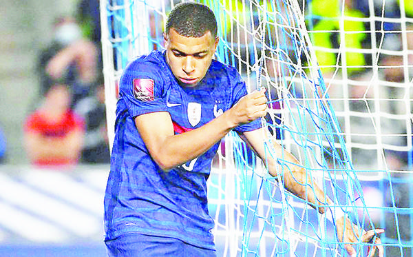 Primero no va al Madrid y ahora Mbappé es baja con Francia por lesión