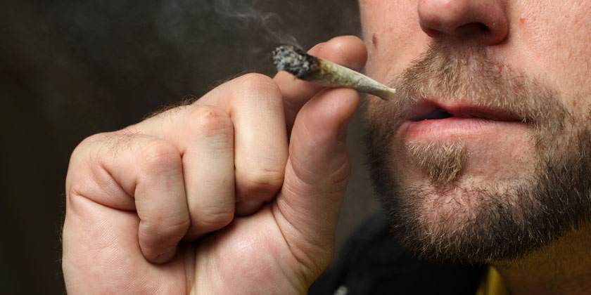 Adultos jóvenes consumidores de cannabis tienen casi el doble de probabilidades de sufrir un ataque cardíaco