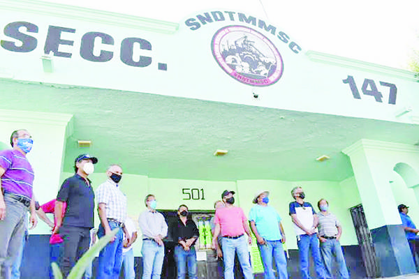 Retornan 90 obreros año y medio después