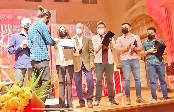 Premian a ganadores de Guitarra de México