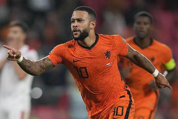 Doblete de Memphis en triunfo de Países Bajos