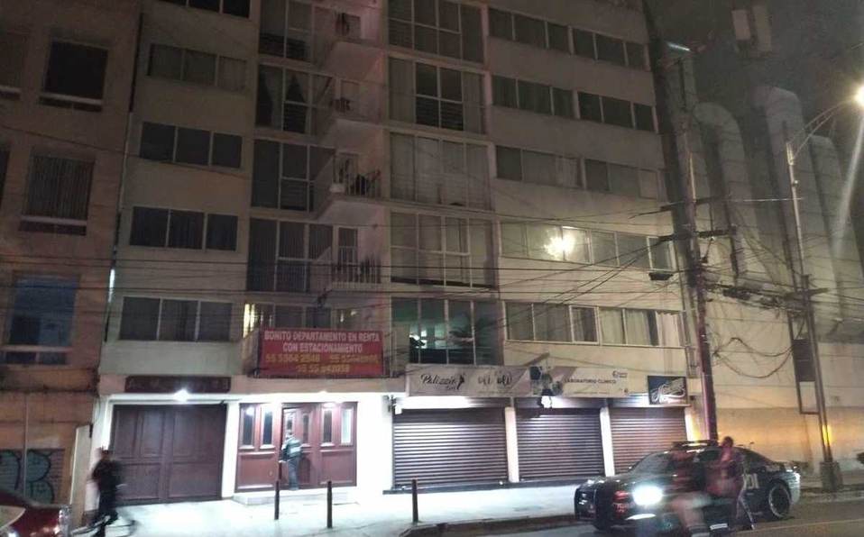 En CdMx, hombre muere tras aventarse de edificio en la colonia Roma