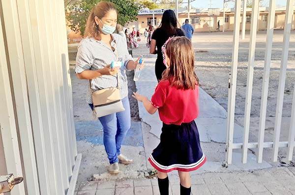 Integrados a clases mil 820 estudiantes
