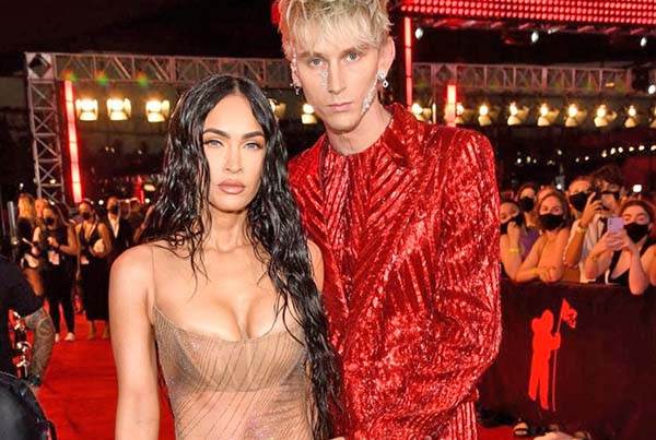 ¡La pareja de la noche! Así lucía Megan Fox junto a Machine Gun Kelly en la alfombra de los VMAs 2021