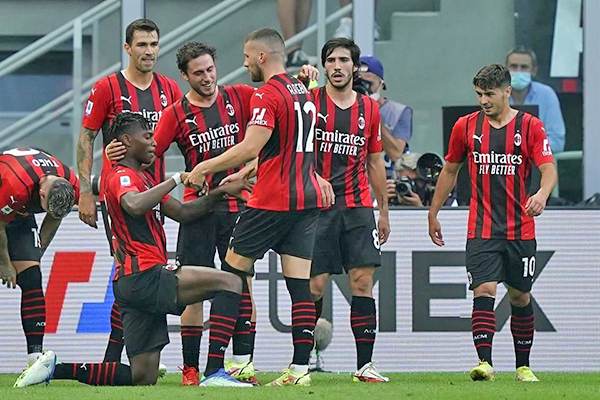 Acusa Milán racismo de aficionados de la Lazio