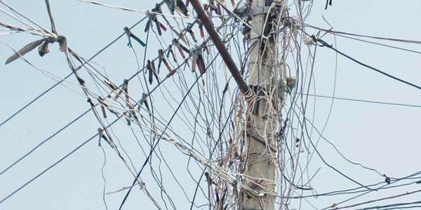 Ni la 4T puede resolver robo de energía eléctrica