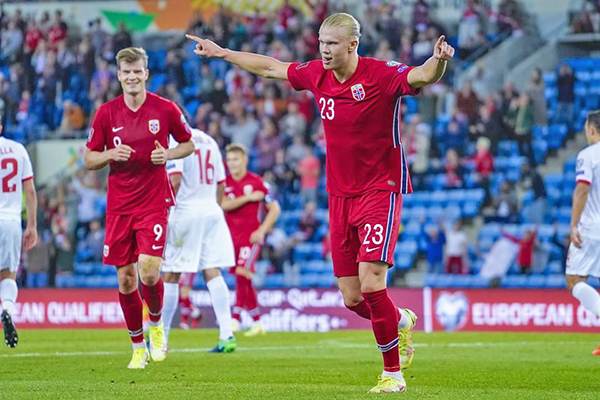 Mantiene Noruega sueño mundialista con Haaland
