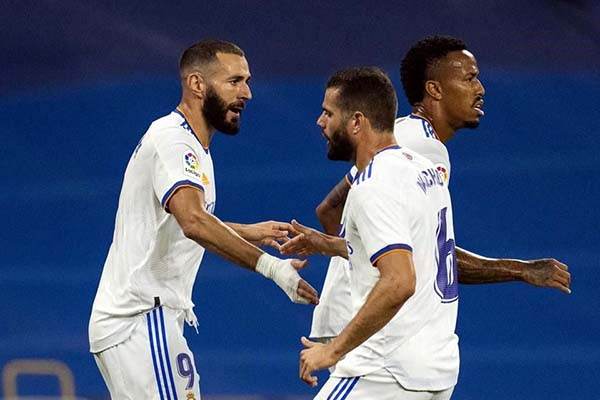 Marca Benzema triplete en remontada merengue