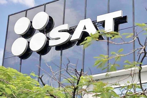 Cancela el SAT registro a mil fedatarios públicos