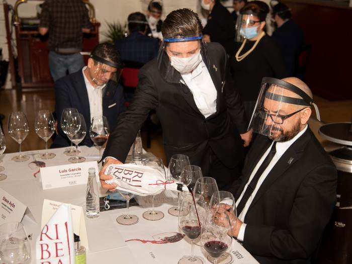 Cata a ciegas: la calidad del vino sometida a su prueba suprema