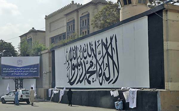 Talibanes atacan casa de doctora y directora de ONG en el sur de Afganistán