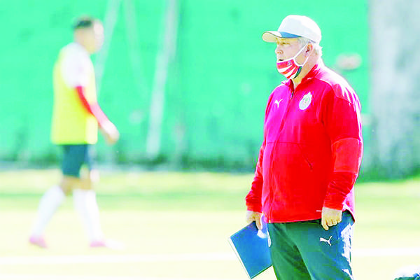 Le da Chivas las gracias a Víctor Manuel Vucetich