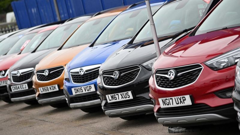 Por qué se han disparado los precios de los autos (y qué efectos tiene en las economías del mundo)