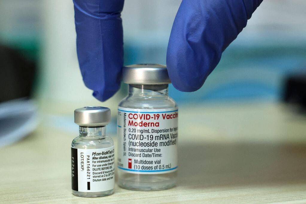 Las vacunas de Pfizer y Moderna provocarían falsos positivos