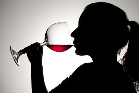 Alcohorexia, consumir menos calorías para ingerir alcohol en exceso