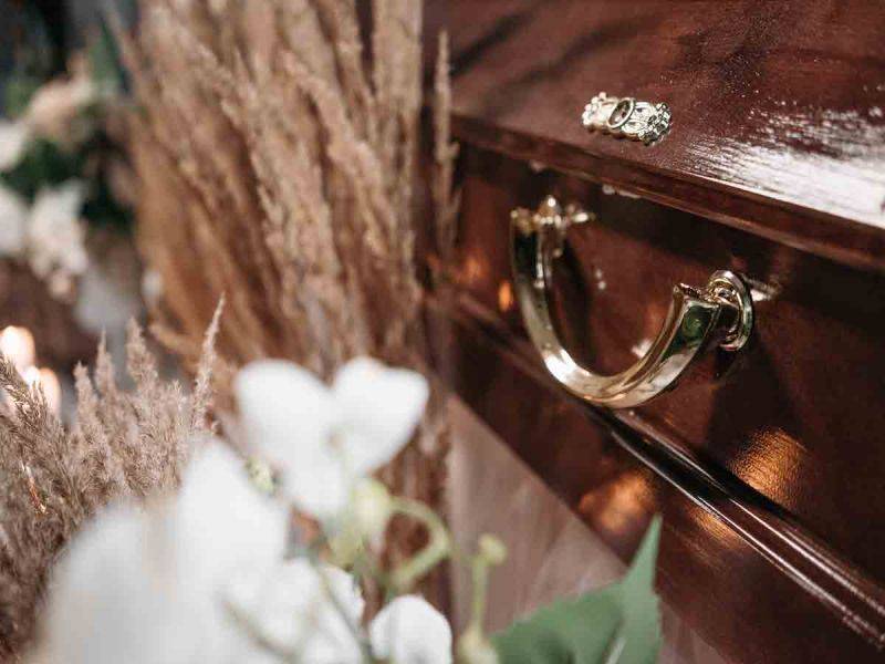 Hombre ‘muerto’ es encontrado con vida en una morgue tras ser atropellado