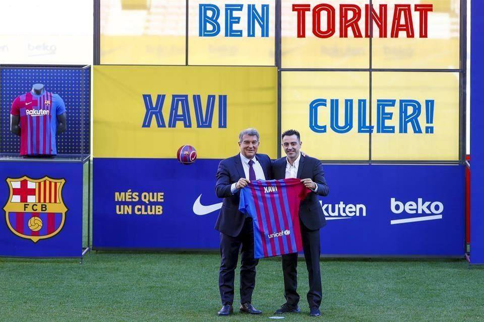 Presenta Barcelona a Xavi Hernández