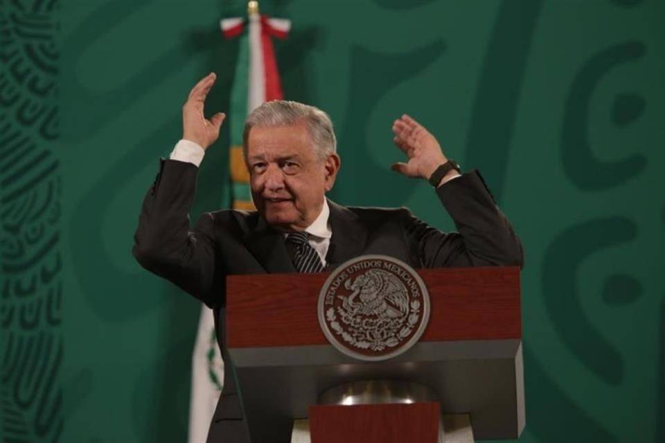 Arremete AMLO contra INAI por controversia a ‘decretazo’
