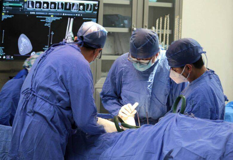 Extraen tumor torácico más grande que un melón en HGZ No. 2 del IMSS Coahuila