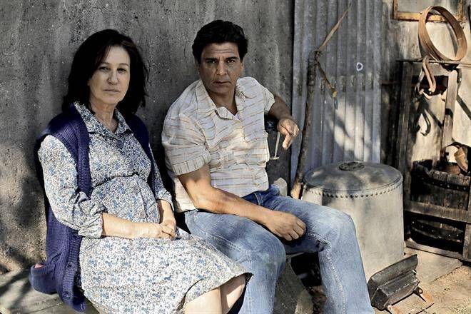 Resalta serie de Maradona importancia de sus padres