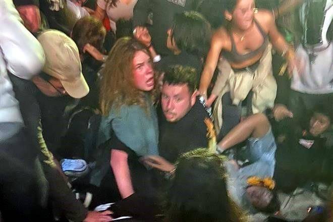Deja 8 muertos avalancha en festival en Houston