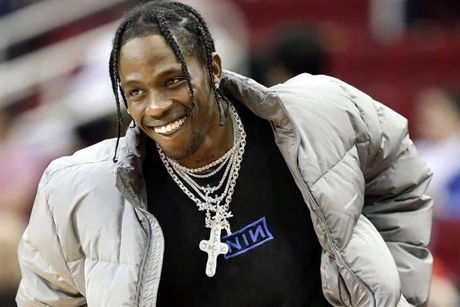 Demandan fans heridos a Travis Scott tras show mortal
