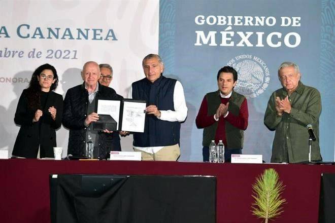 Pactan AMLO y Grupo México fondo para jubilados de Cananea
