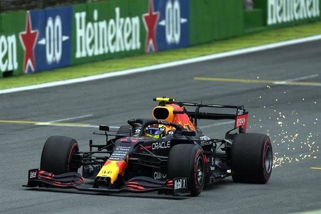 Sale Checo cuarto en carrera sprint de Brasil