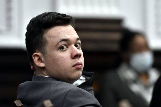 Exculpan a joven que mató a 2 en protesta antirracismo en EU