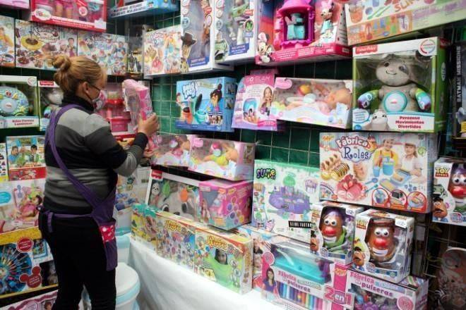 Afectan insumos a juguetes y ropa