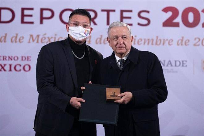Entrega AMLO el Premio Nacional de Deportes 2021