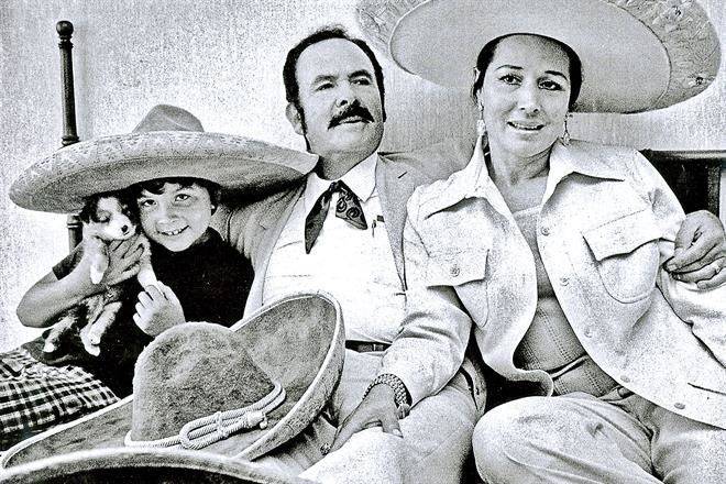 Pepe Aguilar mantiene vivo el legado de Flor Silvestre