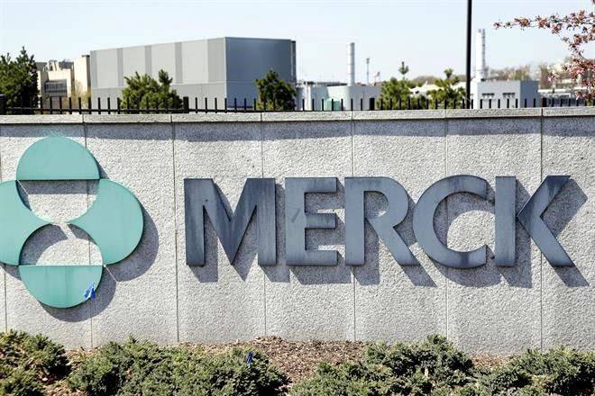 Afirma Merck que su píldora contra Covid es menos efectiva