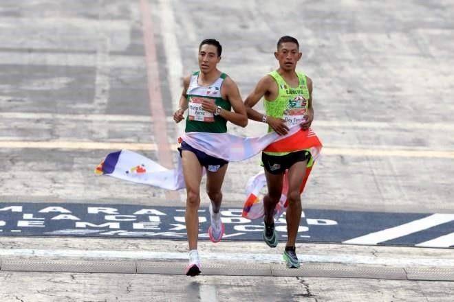 Felicita AMLO a ganadores de Maratón de CDMX