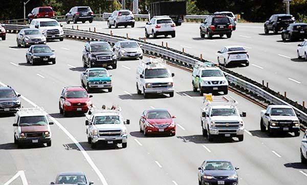 Alertan circulación de placas falsas