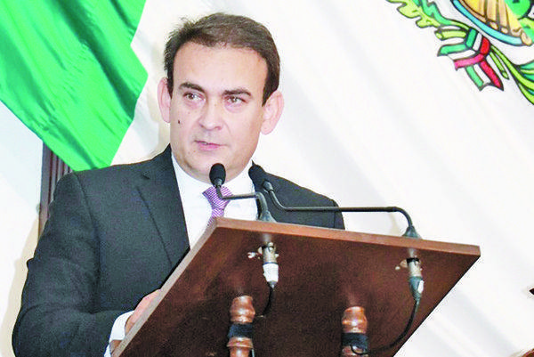 Propone Álvaro reconocer a profesionales de la salud