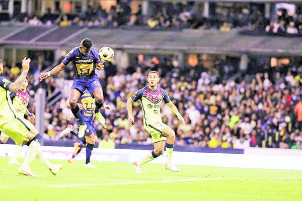 Gana Pumas en el Azteca y elimina al líder América