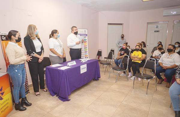 Culminan talleres de belleza y dulces