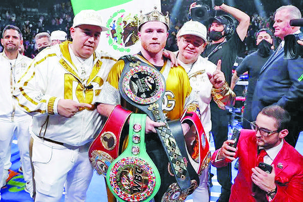 Es ‘Canelo’ campeón indiscutido
