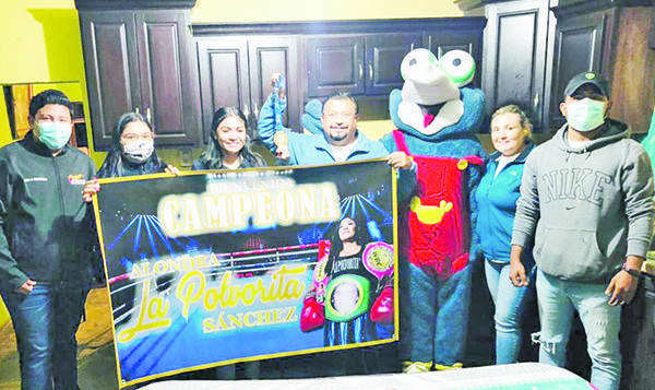 Gran recibimiento a promesa del boxeo