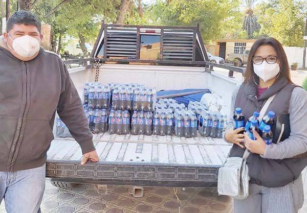 Donan jugos y refrescos para posadas escolares