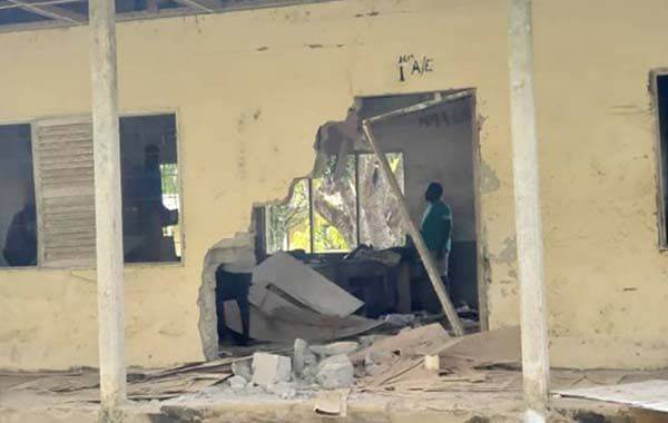 Mueren cuatro alumnos y una profesora en ataque a secundaria de Camerún