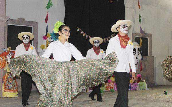 Con actividades culturales celebran Día de muertos