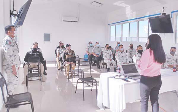 Capacitan elementos para atender niños violentados