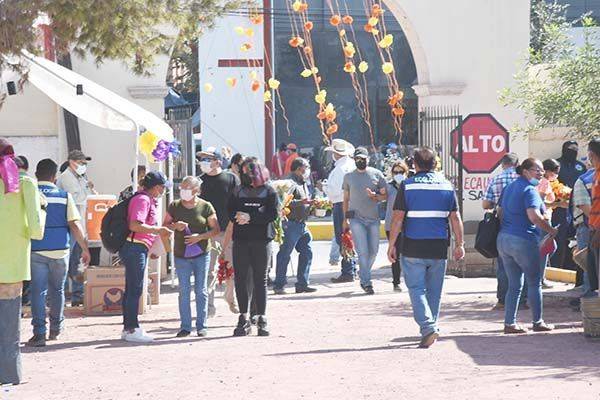 Organización y limpieza en panteones municipales