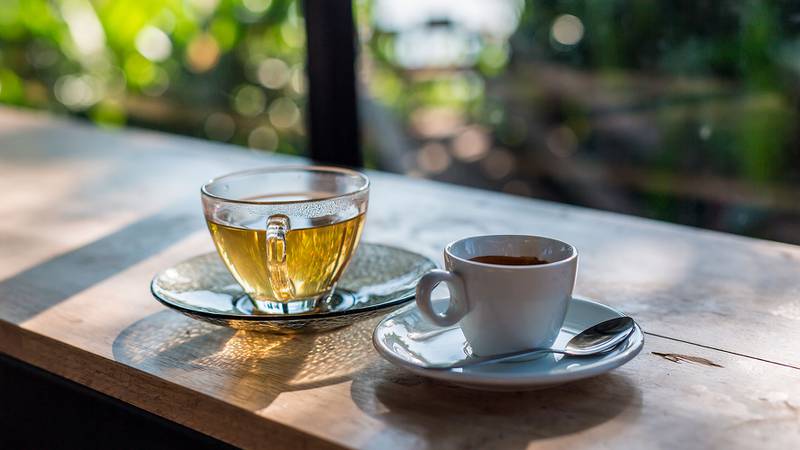 ¿Té o café? Te decimos cuál es mejor para despertar