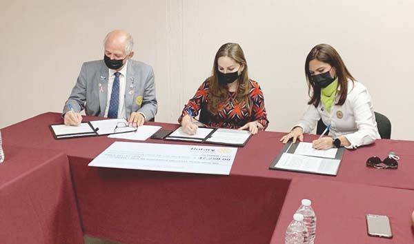 Otorga el ICM becas para estudio a mujeres