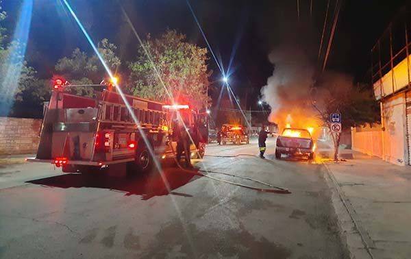 Arde camioneta en Zona Centro