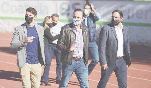 Visita Manolo Jiménez a jugadores del Saltillo FC